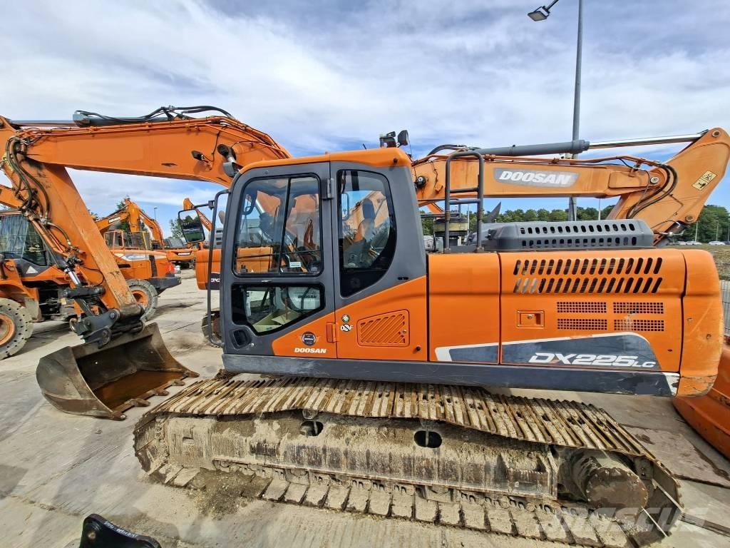 Doosan DX 225 LC-5 Bandgrävare