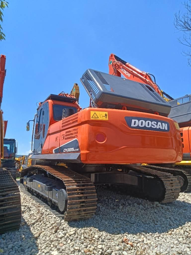 Doosan DX 225 Bandgrävare