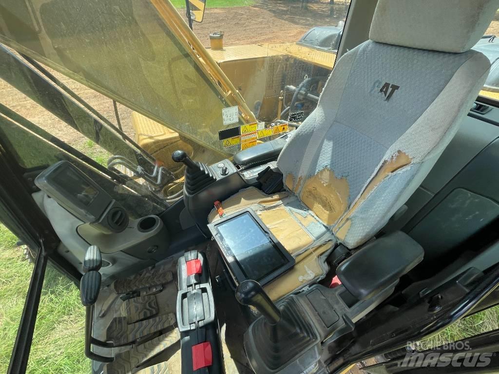CAT 320 D L Bandgrävare