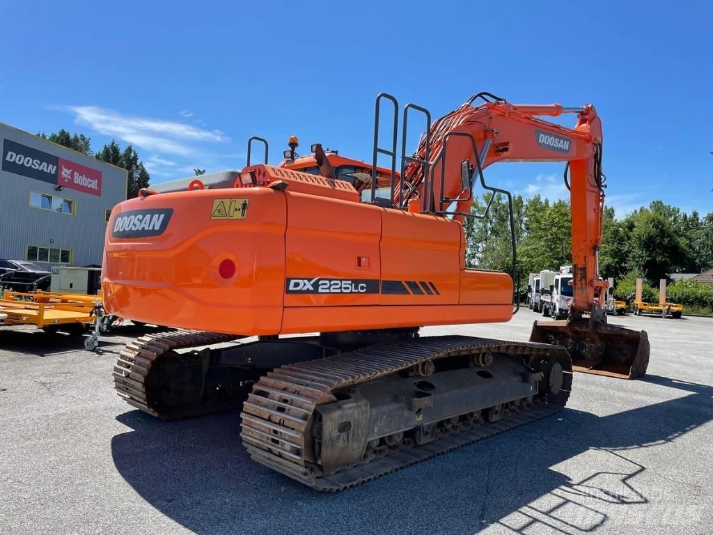 Doosan DX 225 LC-3 Bandgrävare