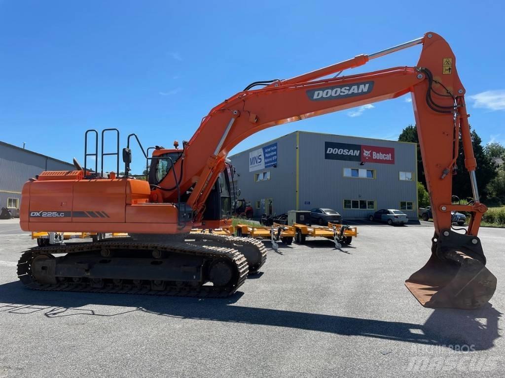 Doosan DX 225 LC-3 Bandgrävare