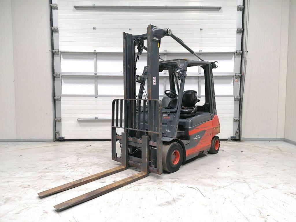 Linde E30-01 Elmotviktstruckar