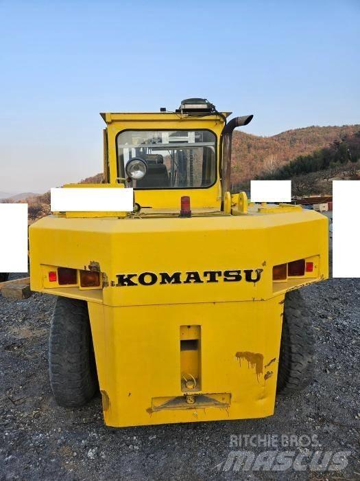 Komatsu FD 150 Skjutstativtruck
