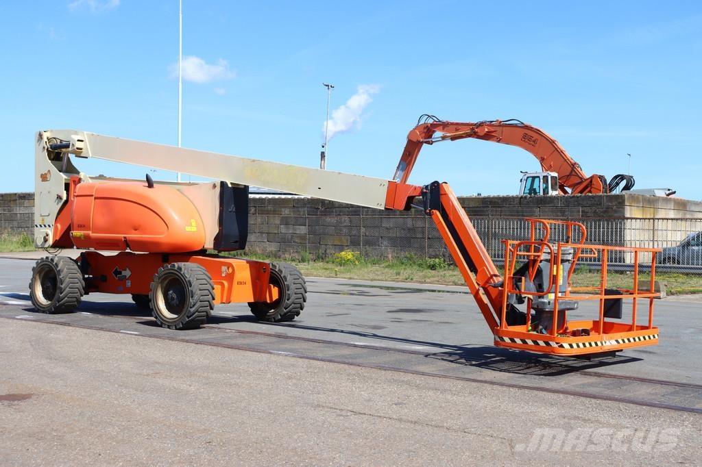 JLG 800AJ Bomliftar