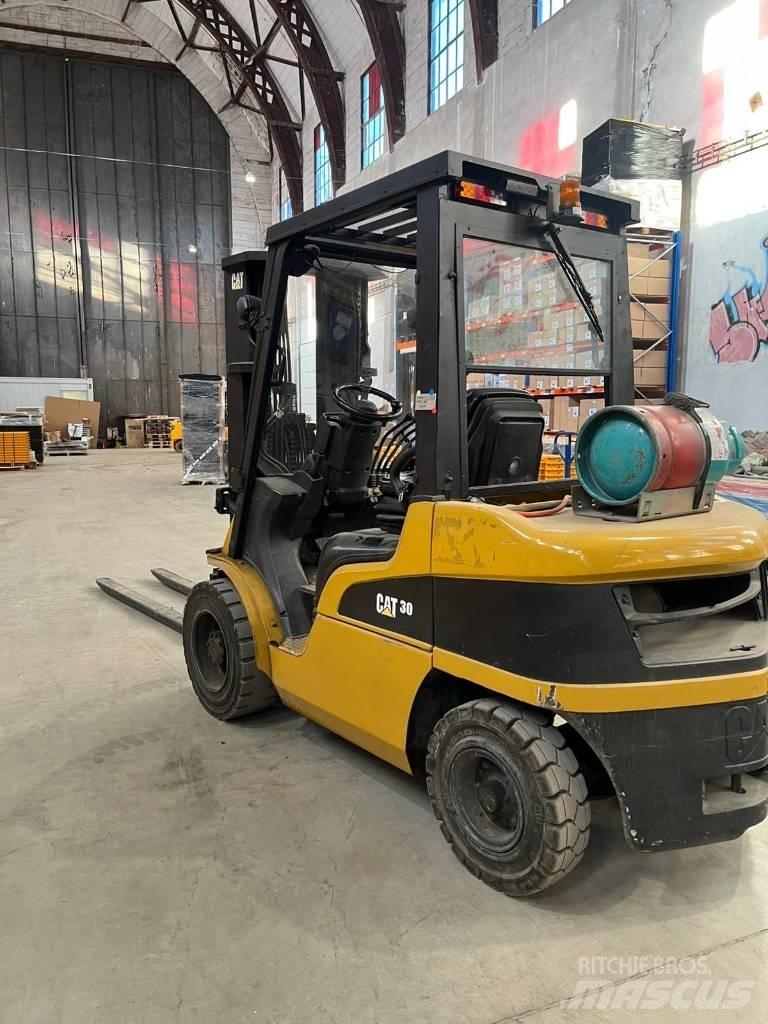 CAT CAT GP30N Gasolmotviktstruckar