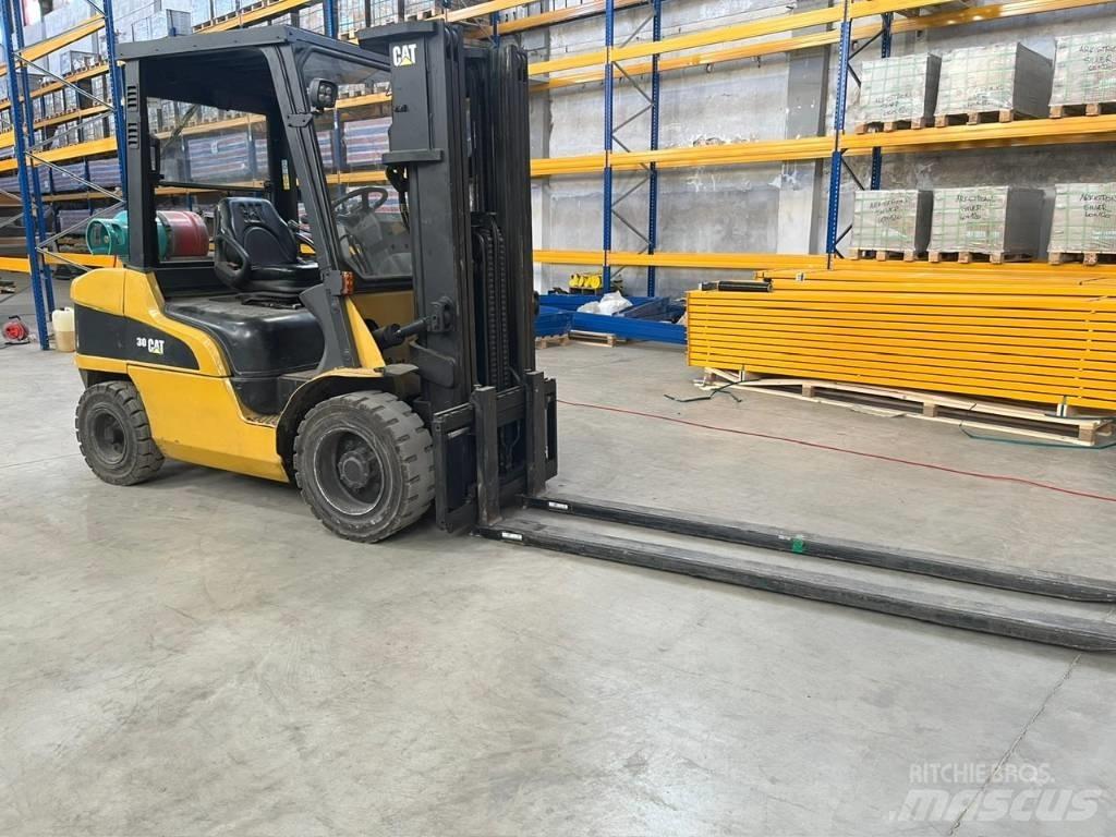 CAT CAT GP30N Gasolmotviktstruckar