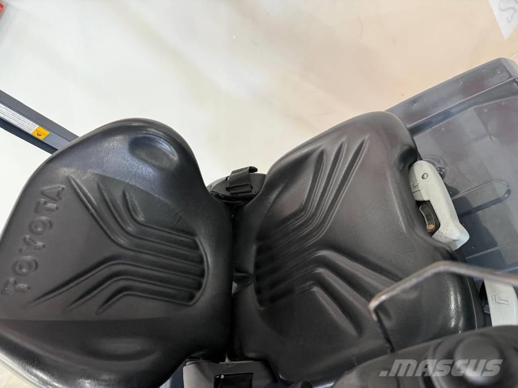 Toyota 11032 - 8FBM16T Elmotviktstruckar