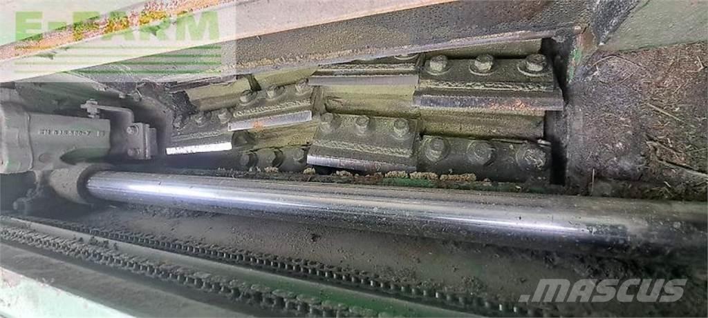 John Deere 8400 Självgående fälthackar