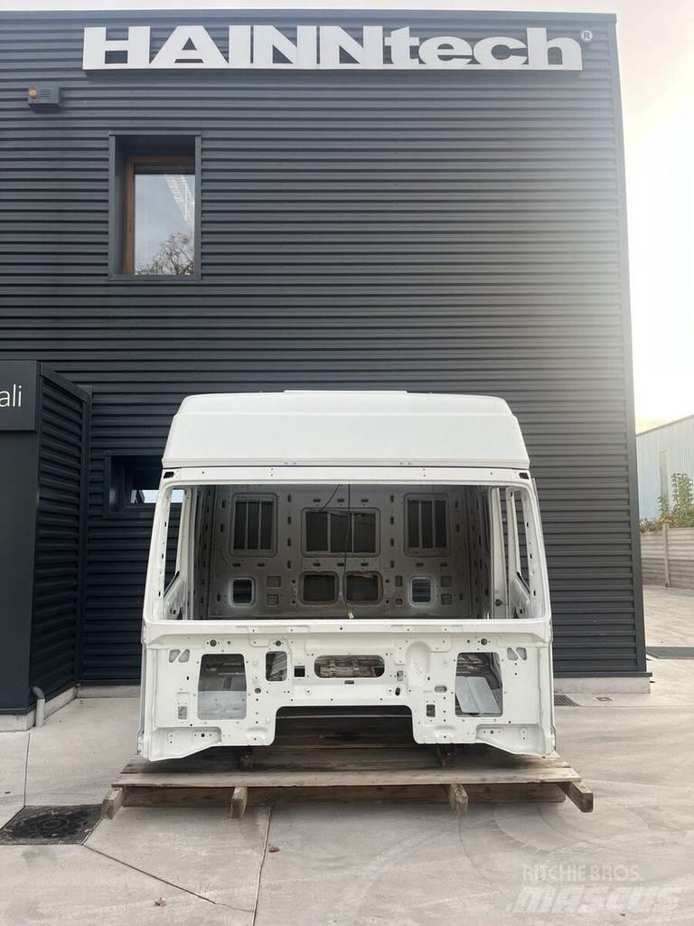 Iveco EUROSTAR Hytter och interiör