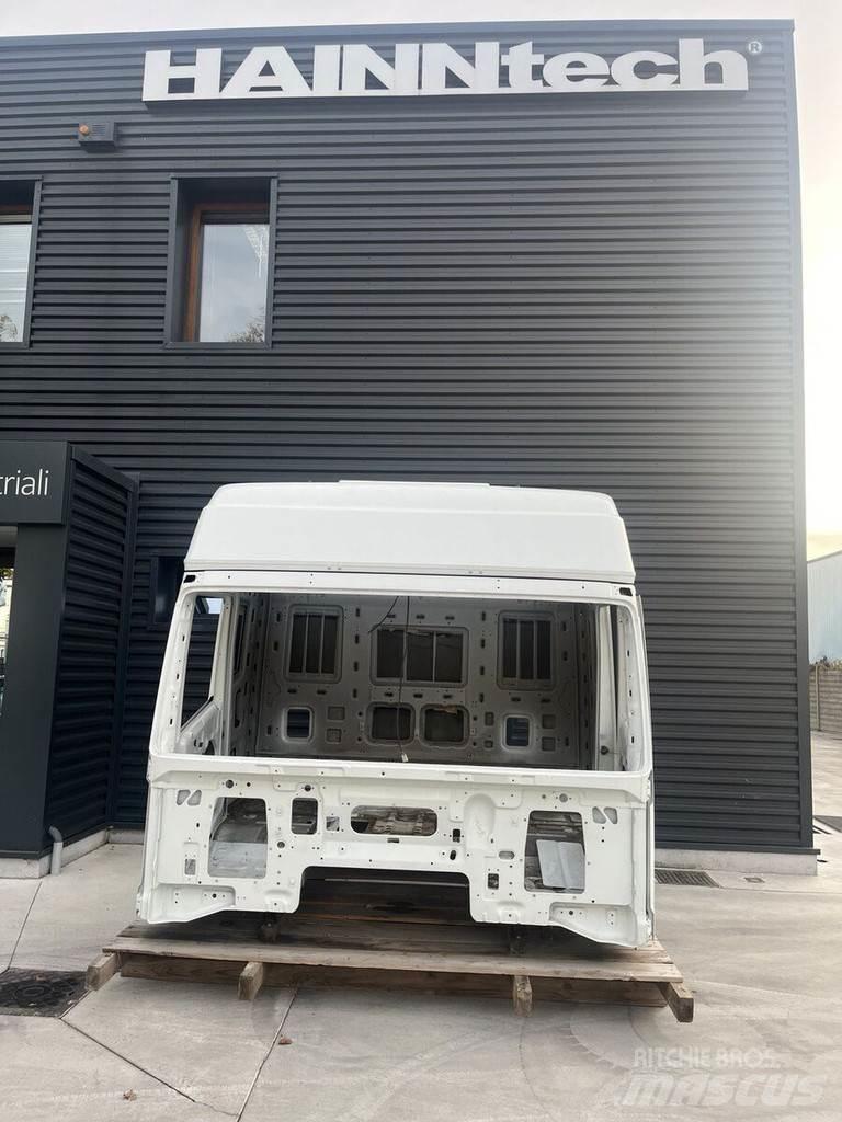Iveco EUROSTAR Hytter och interiör