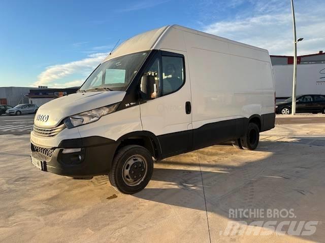 Iveco 35C 12 Lätta skåpbilar