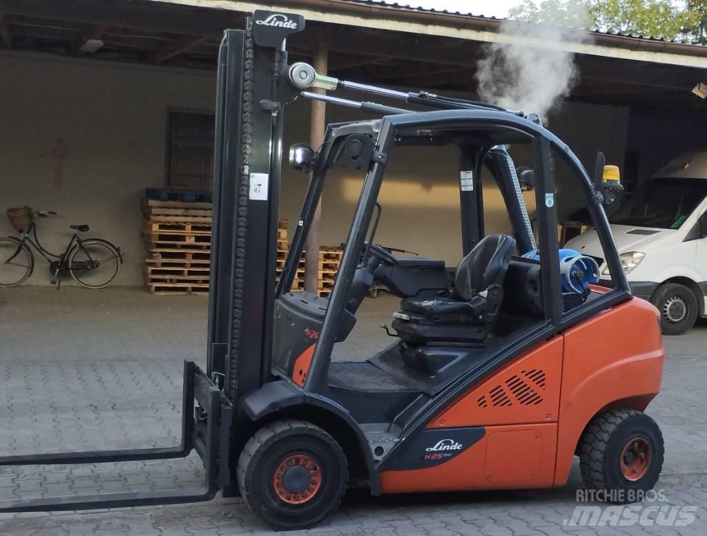 Linde H 25 T - 02 Gasolmotviktstruckar