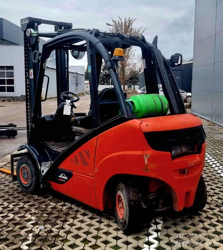 Linde H 25 T - 02 Gasolmotviktstruckar