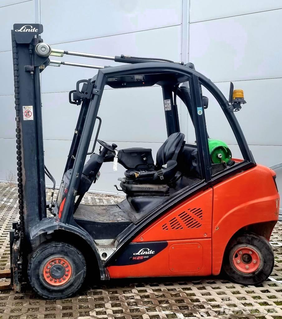 Linde H 25 T - 02 Gasolmotviktstruckar