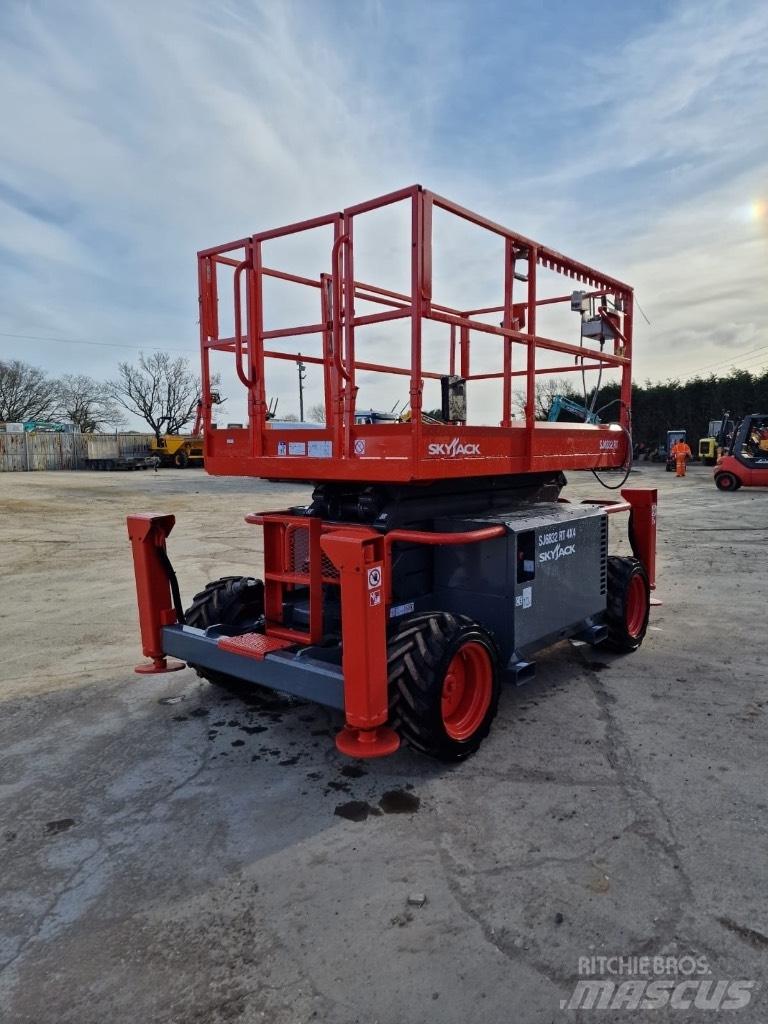 SkyJack SJ 6832 RT Saxliftar
