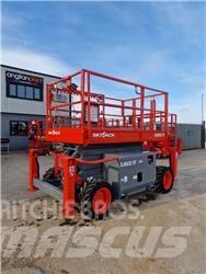 SkyJack SJ 6832 RT Saxliftar