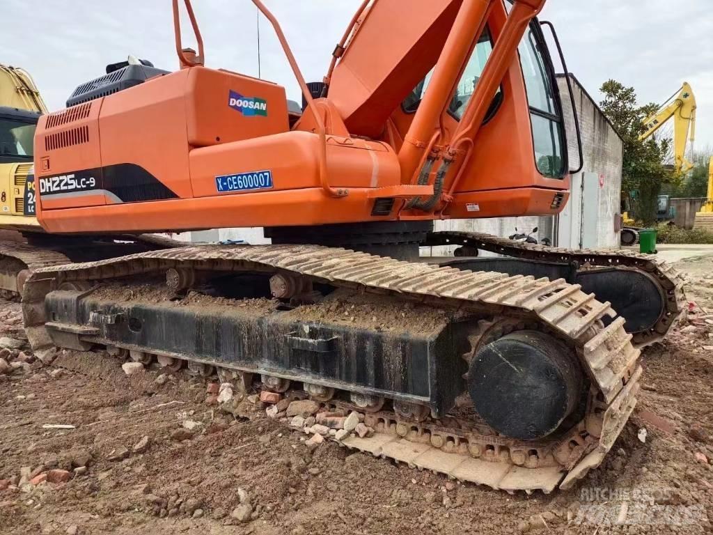 Doosan DX 225LC-9C Bandgrävare