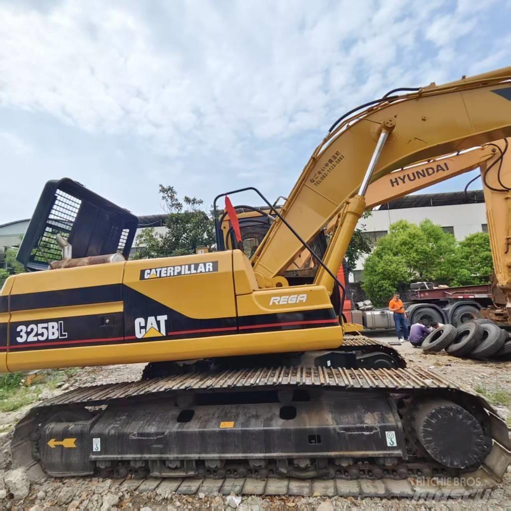 CAT 325 B L Bandgrävare