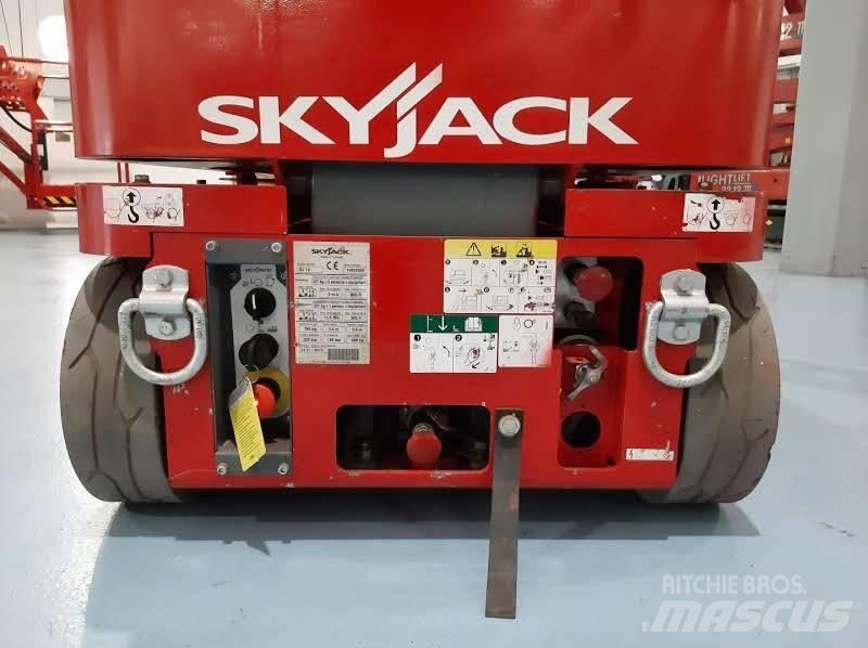 SkyJack SJ 12 Personhissar och andra hissar