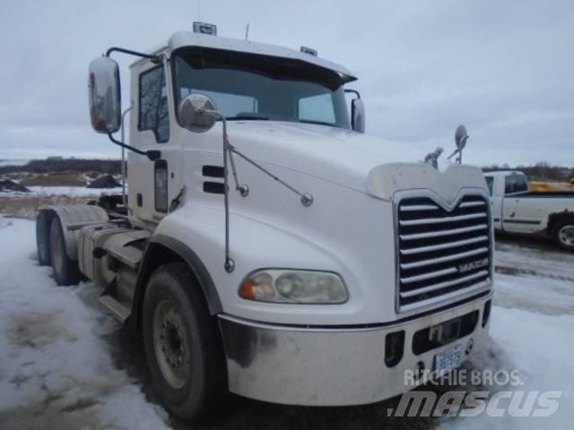Mack CXU 613 Dragbilar