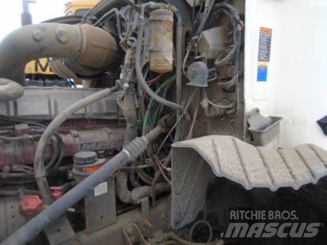 Mack CXU 613 Dragbilar