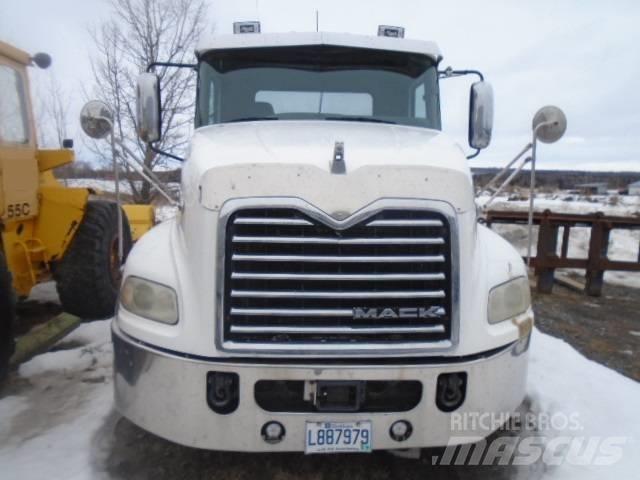 Mack CXU 613 Dragbilar