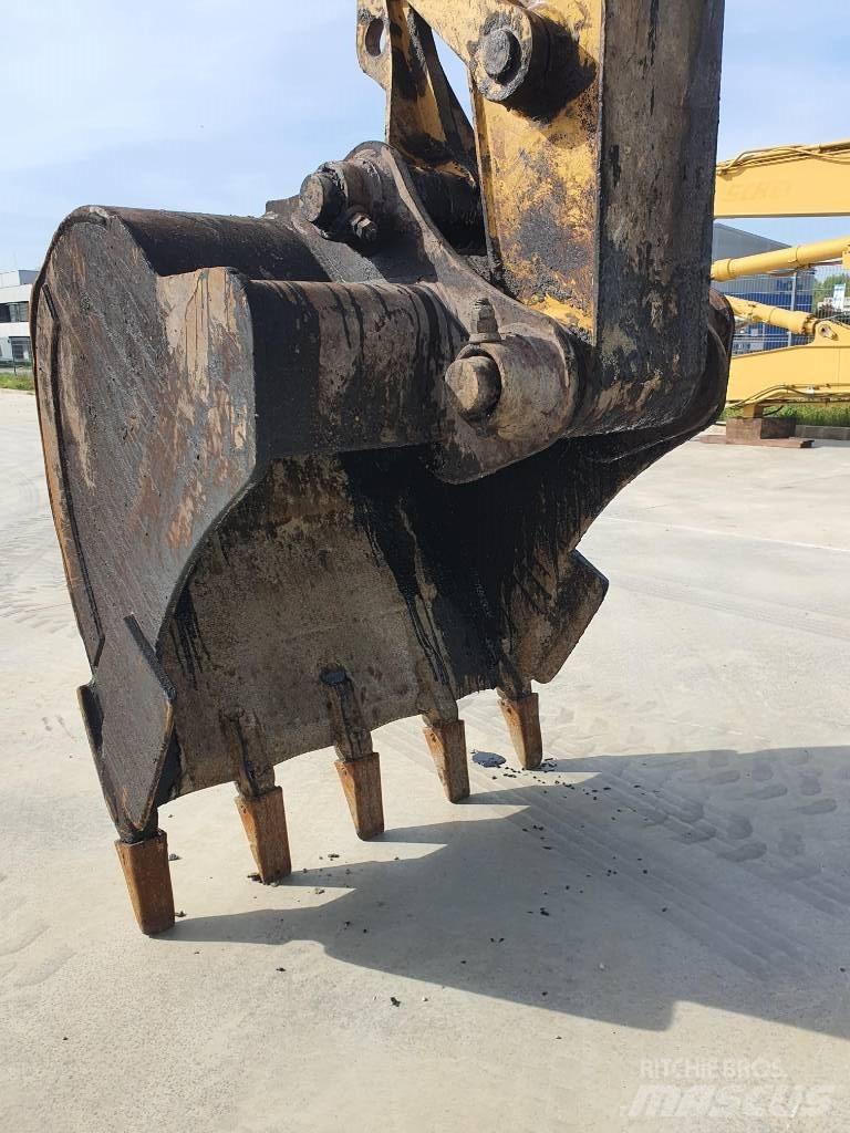 CAT M 318 Hjulgrävare