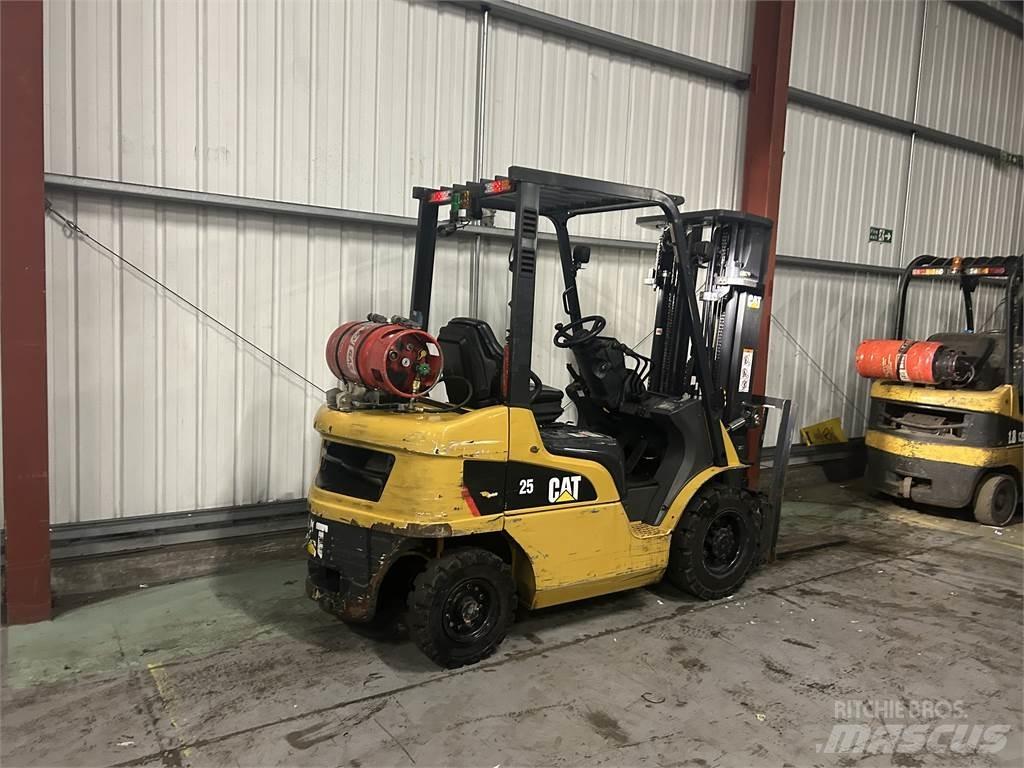 CAT GP25NT Gasolmotviktstruckar