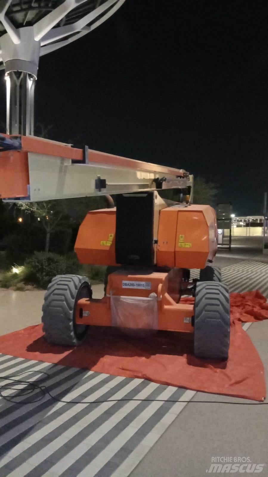 JLG 800AJ Bomliftar