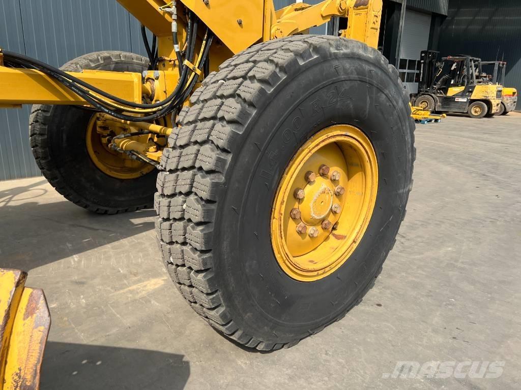 CAT 140M Väghyvlar