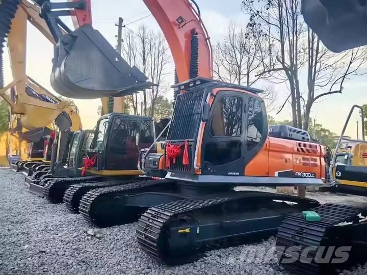 Doosan DX 300 LC Bandgrävare