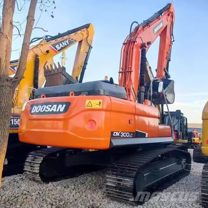 Doosan DX 300 LC Bandgrävare