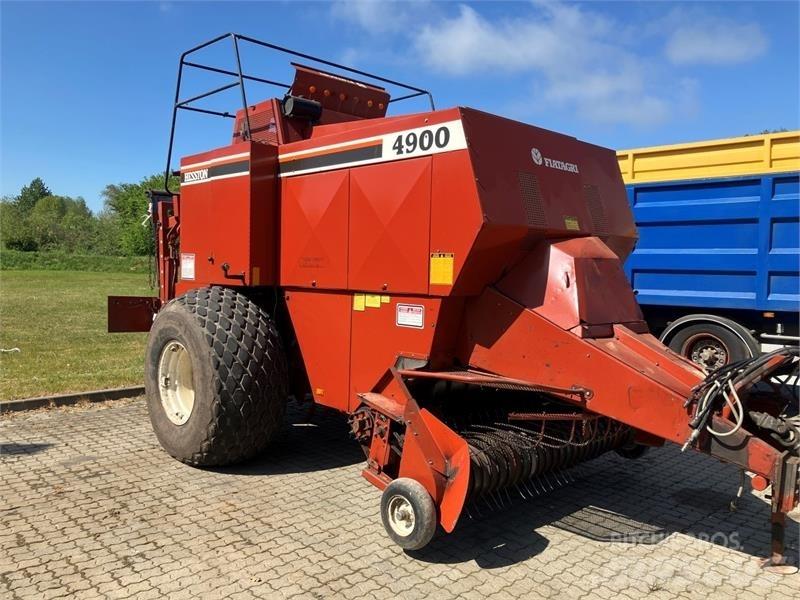 Hesston 4900 Fyrkantspressar