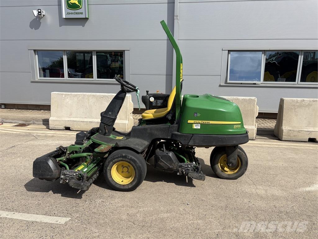 John Deere 2500E Gågräsklippare