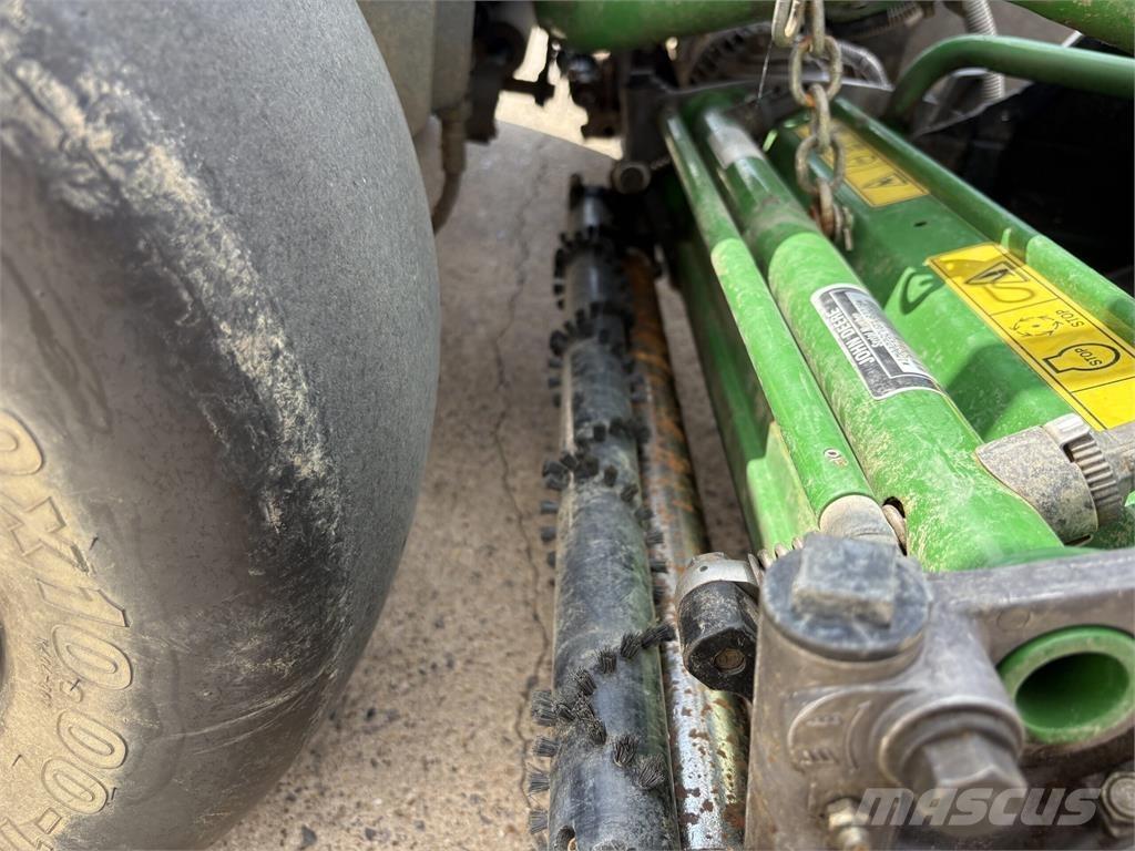 John Deere 2500E Gågräsklippare