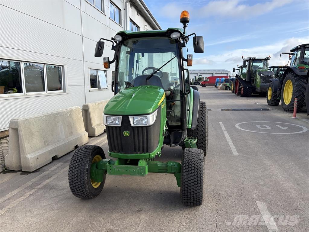 John Deere 4052R Kompakttraktorer