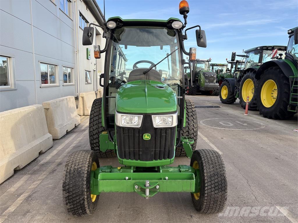 John Deere 4066R Kompakttraktorer