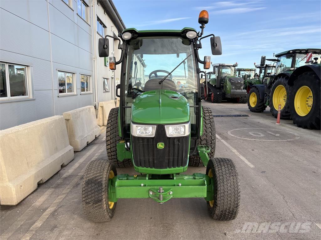 John Deere 4066R Kompakttraktorer
