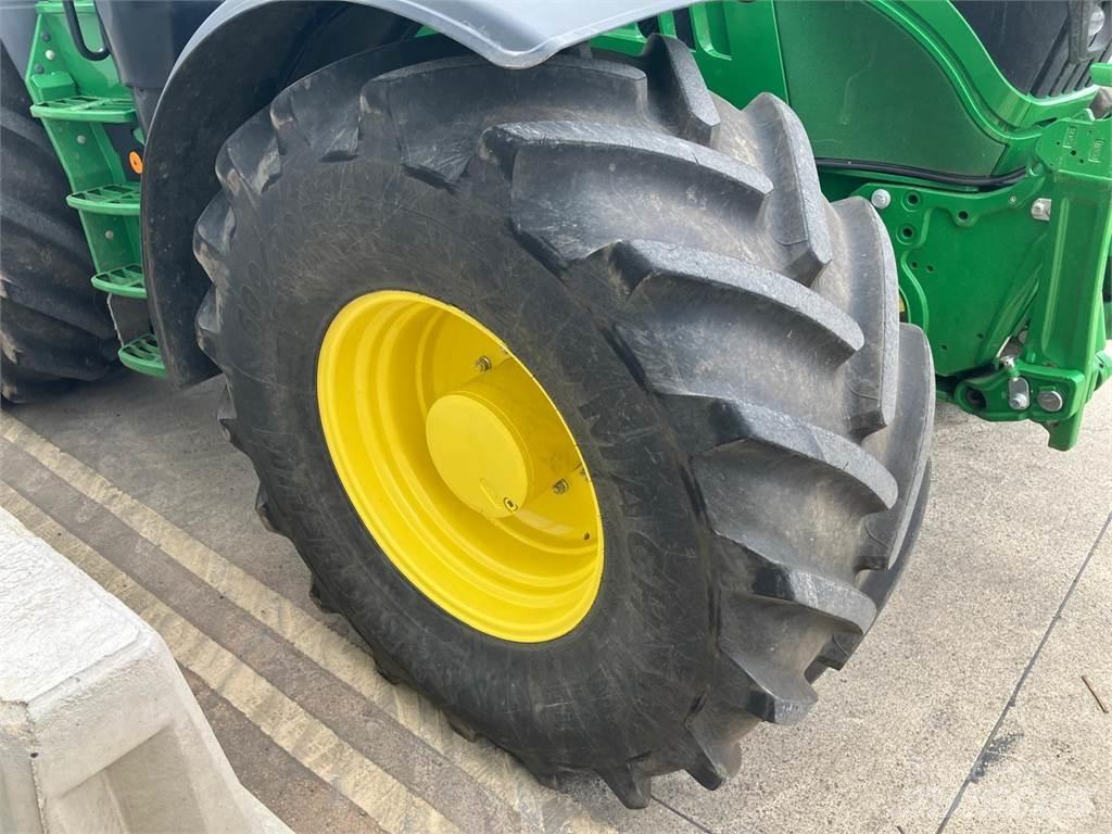 John Deere 6215R Traktorer