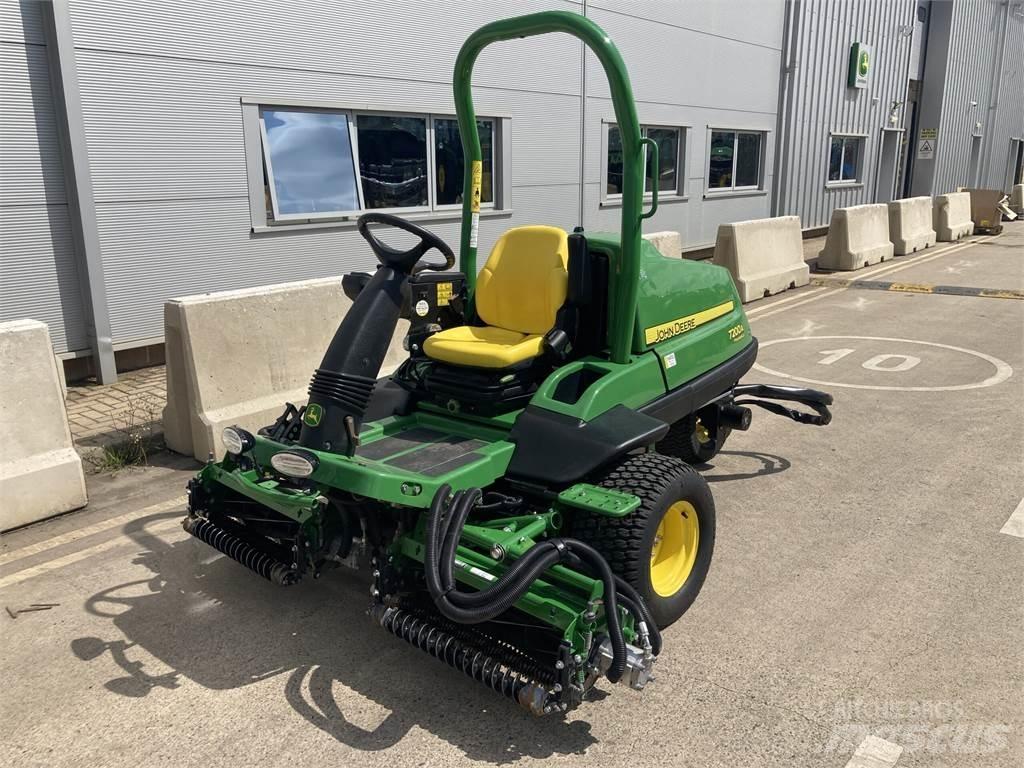 John Deere 7200A Gågräsklippare