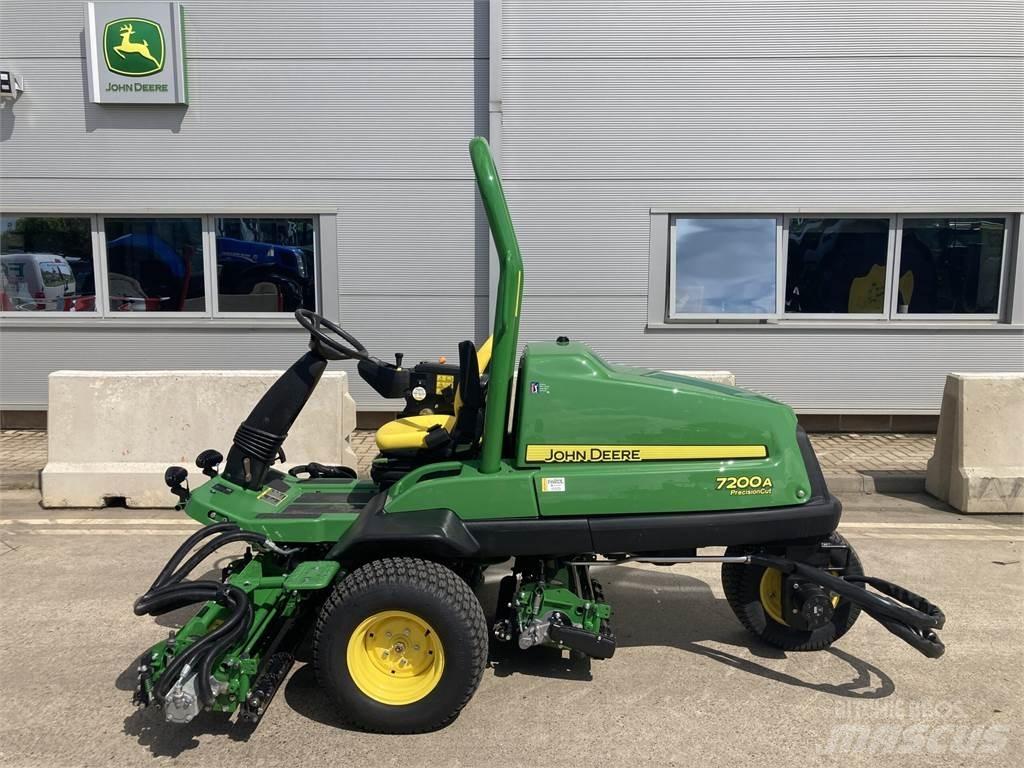 John Deere 7200A Gågräsklippare