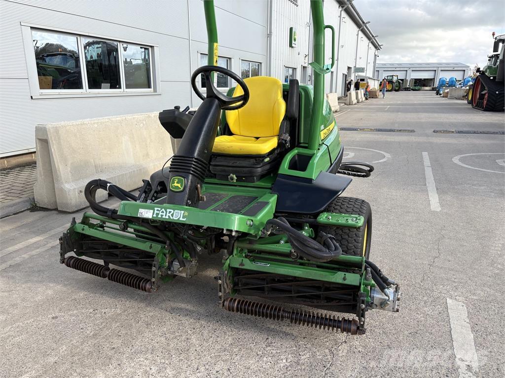 John Deere 7200A Gågräsklippare