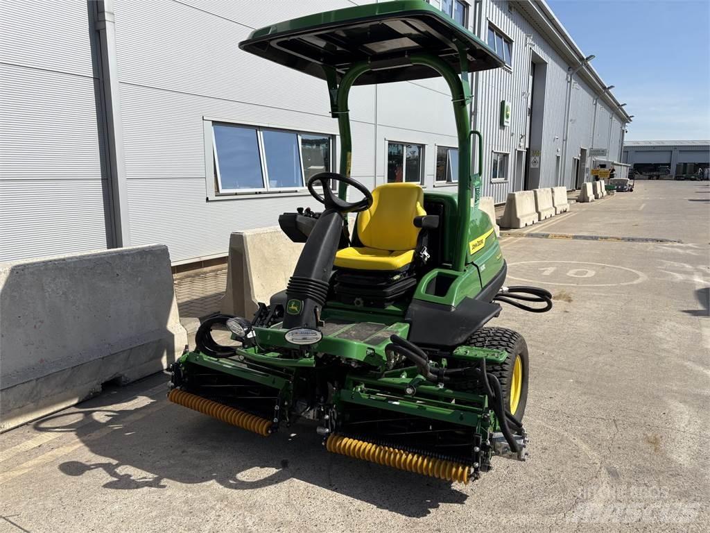 John Deere 7200A Gågräsklippare