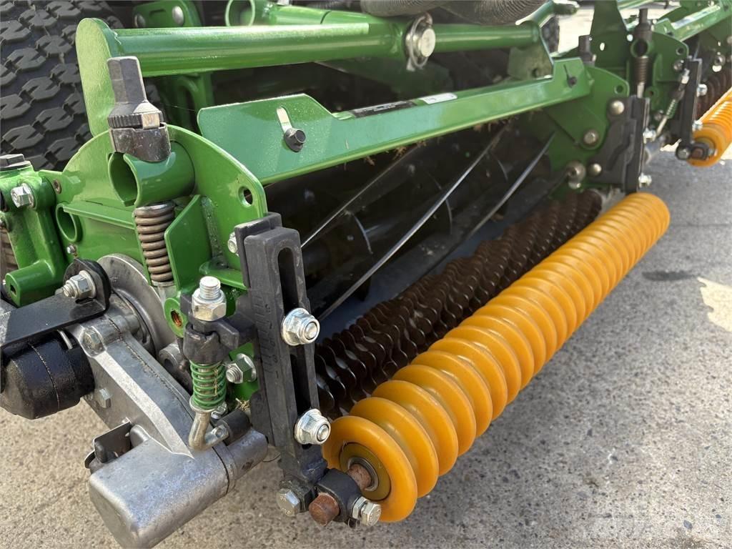 John Deere 7200A Gågräsklippare