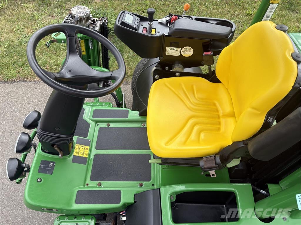 John Deere 7500AE Gågräsklippare