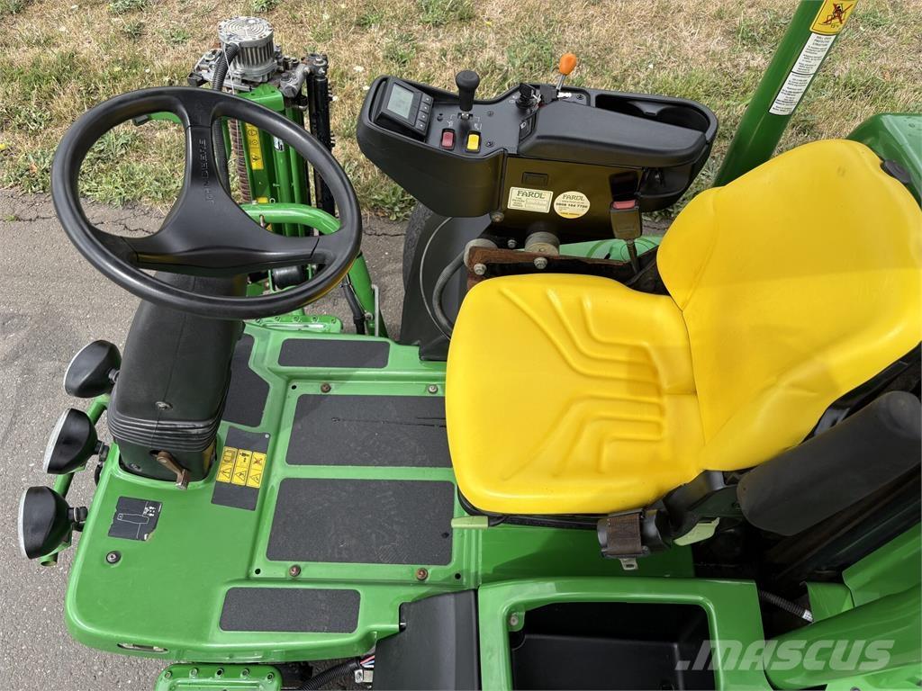 John Deere 7500AE Gågräsklippare