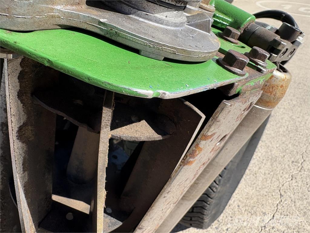 John Deere 7700A Gågräsklippare