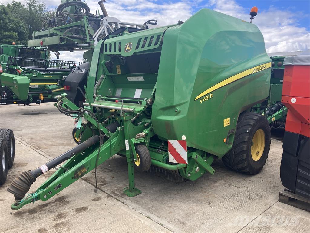 John Deere V451R Vändare och luftare