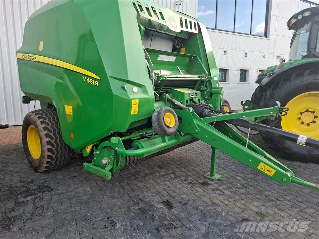 John Deere V451R Fyrkantspressar