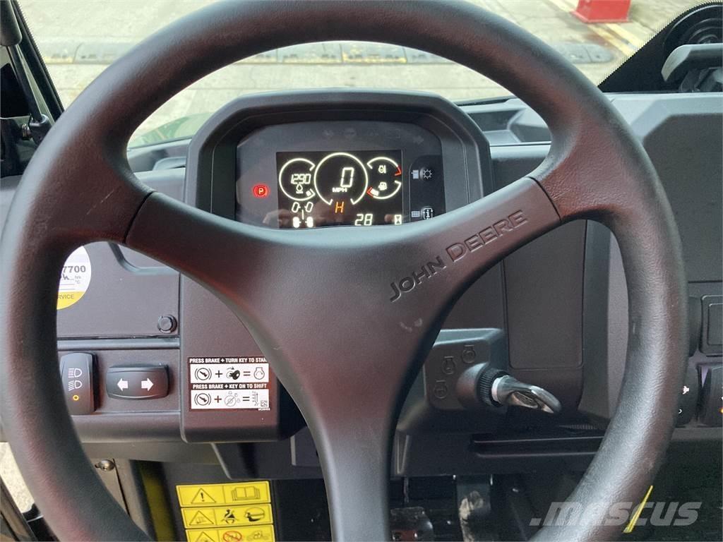 John Deere XUV875M Redskapsbärare